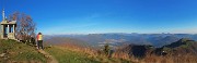 42 Alla Madonna della neve in vetta al Monte Poieto (1360 m) bella vista sulla Val Seriana